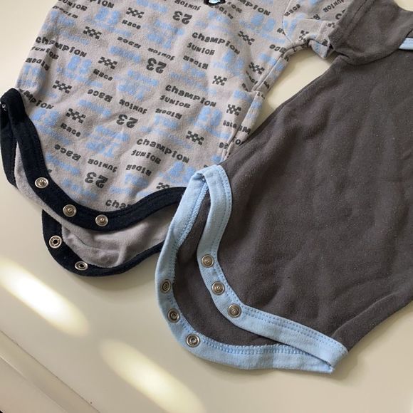 🌵Bundle to save 3/$10!🌵TWO for ONE 0-3 baby outfits - Picture 6 of 6